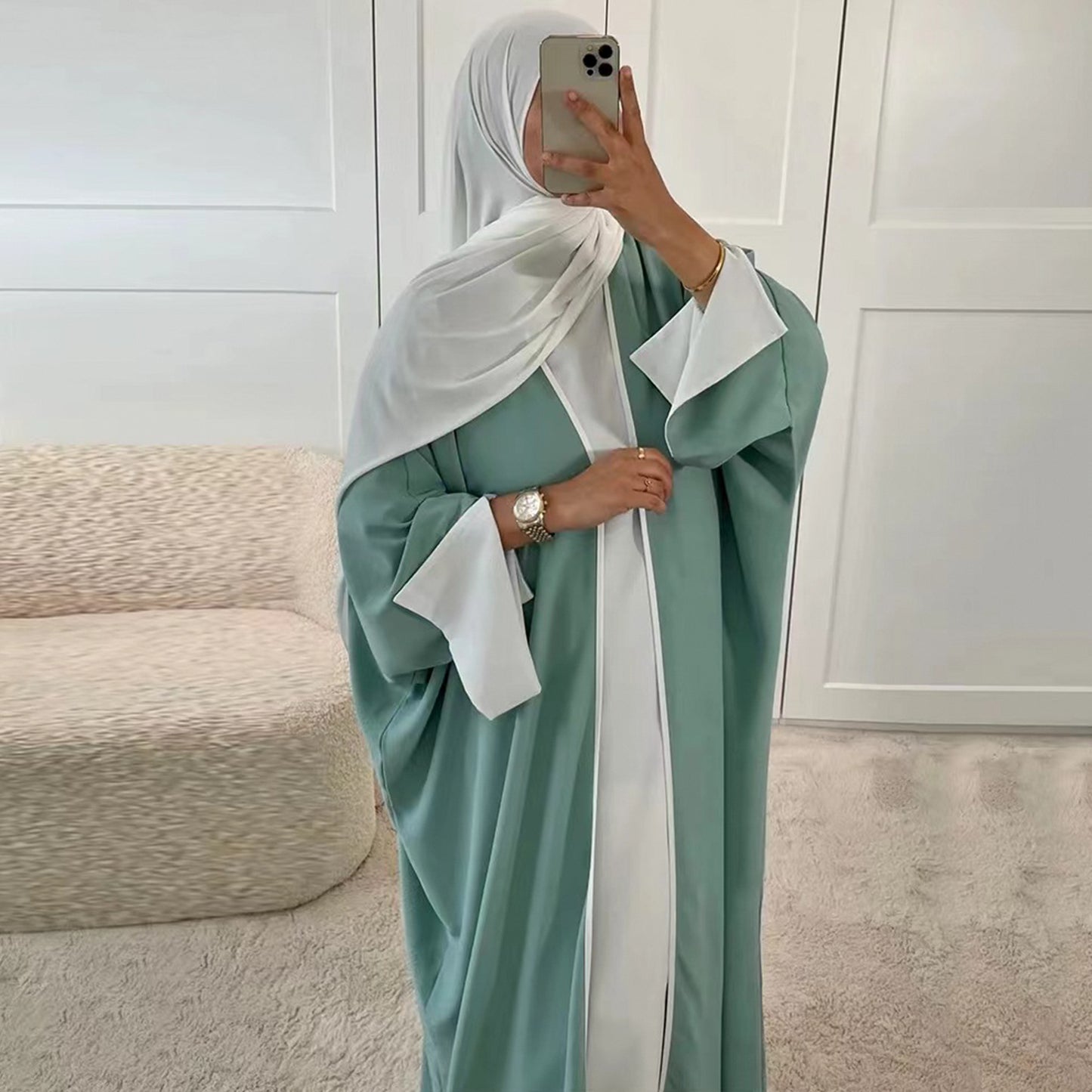A Women's Fashion Color Contrast-side Cardigan Robe free delivery