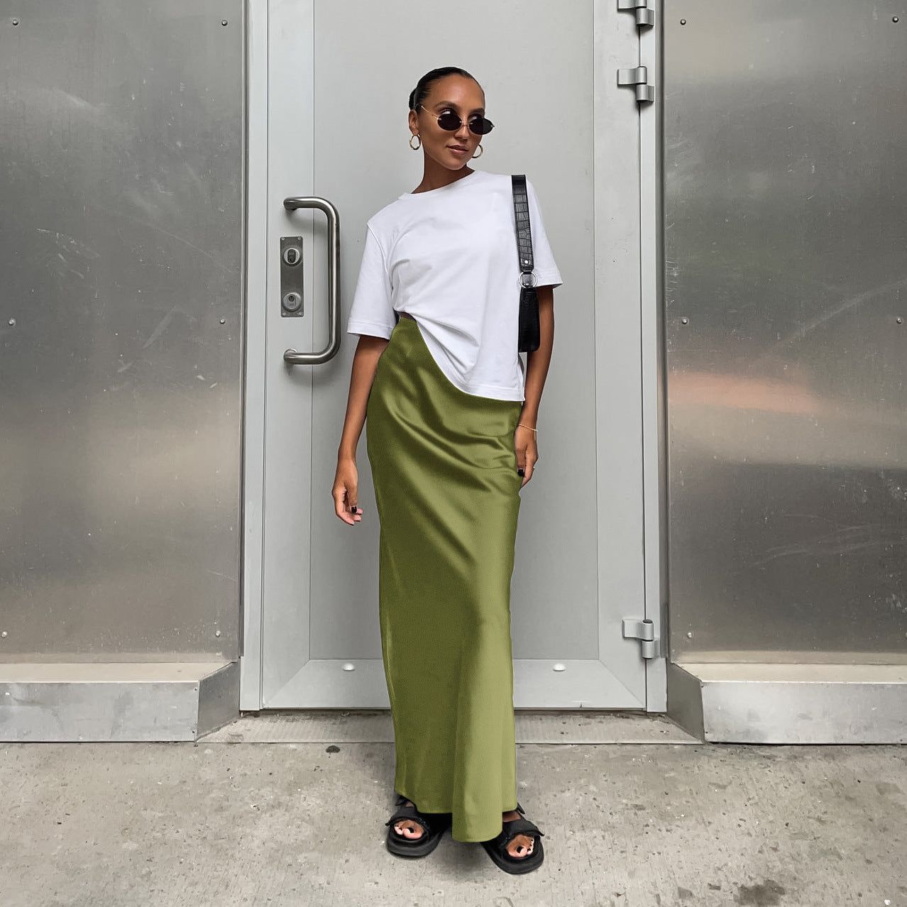 A Women's Faux Acetate Satin Black Half Skirt Women's French Commuter Satin Draped Fishtail Dress Long Skirt free delivery
