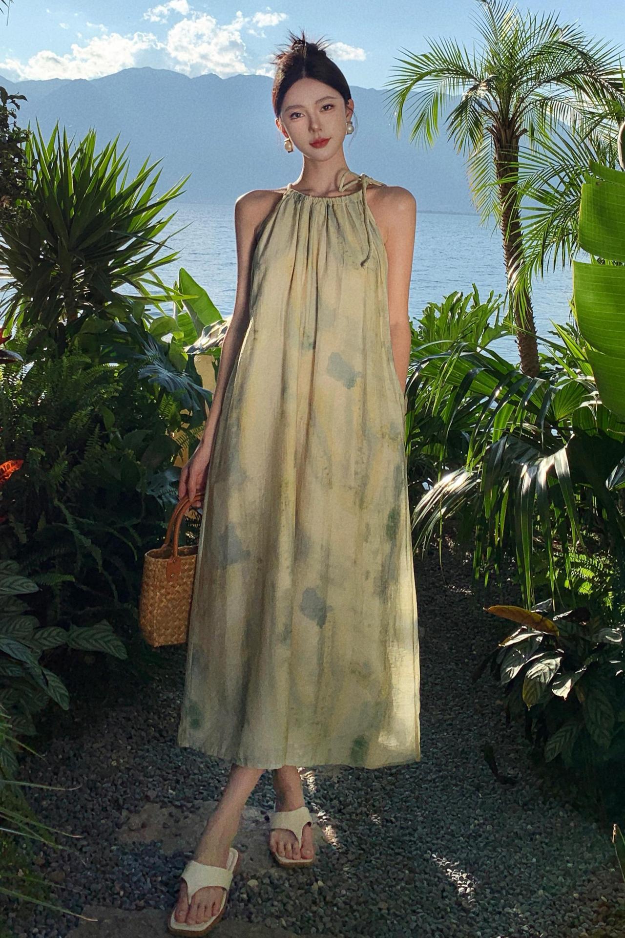 A New Style Sleeveless Blooming Halter Dress free delivery