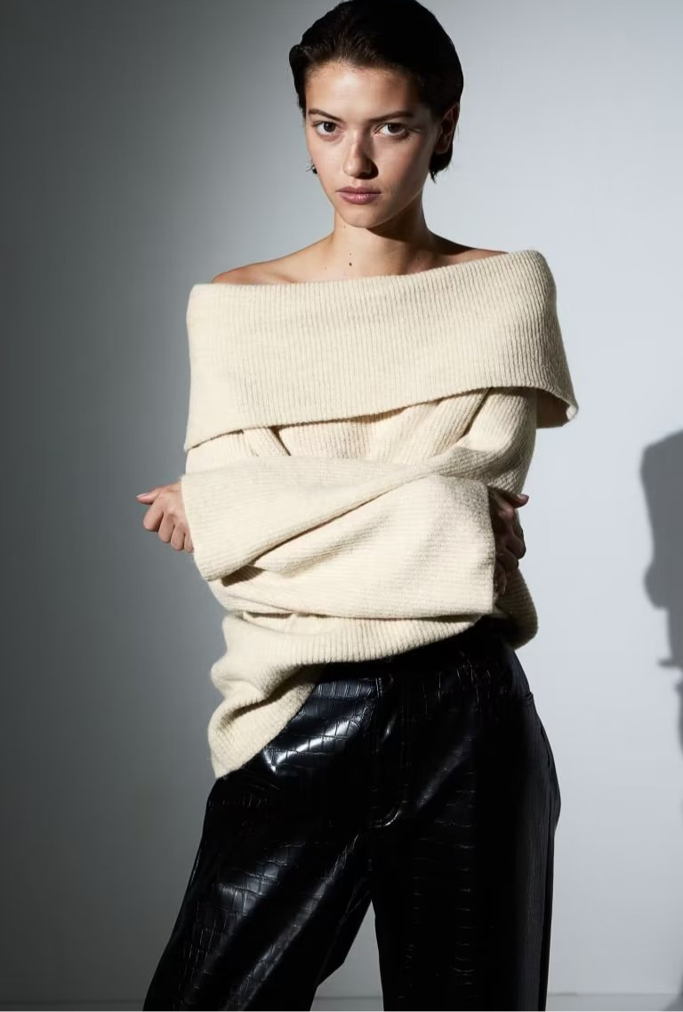 A Women's Simple Graceful Off-shoulder Long Sleeve Sweater Top free delivery