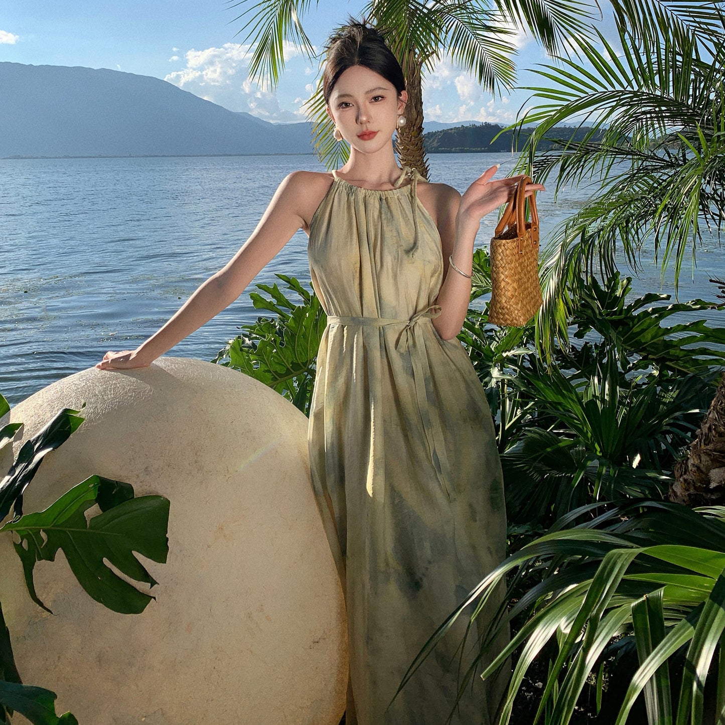 A New Style Sleeveless Blooming Halter Dress free delivery