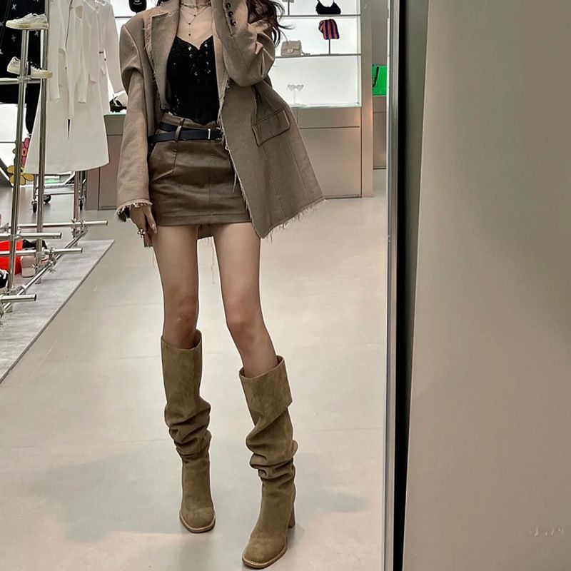 A Women's Fashion Casual Thick Heel High Leg Boot free delivery